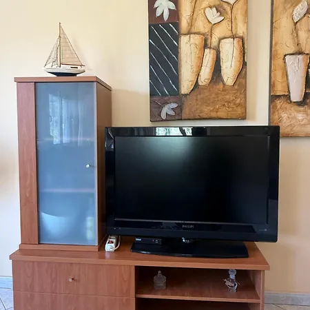 Апартаменты Almond House *