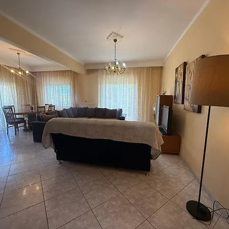 Апартаменты Almond House