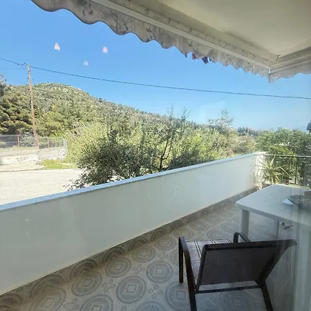 Апартаменты Almond House *