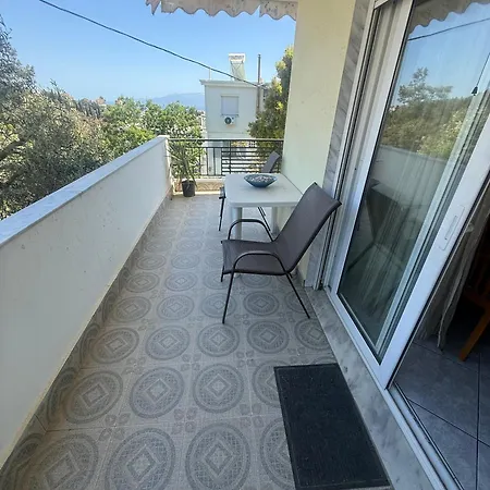 Апартаменты Almond House *