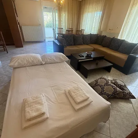 Апартаменты Almond House