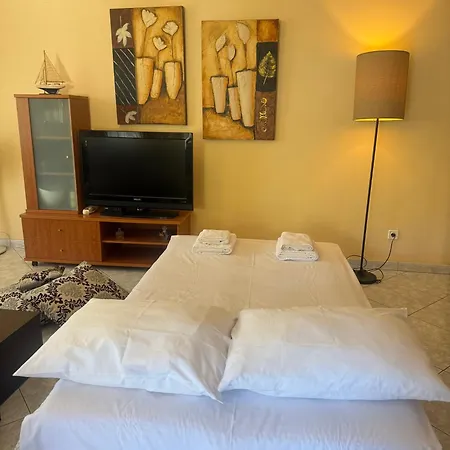 Апартаменты Almond House